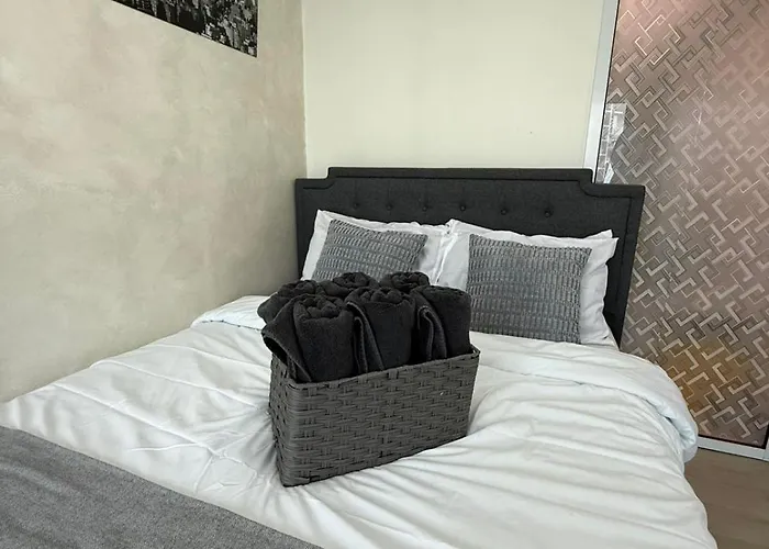 Azure Beachview With Balcony Near Naia Airport Отель Манила